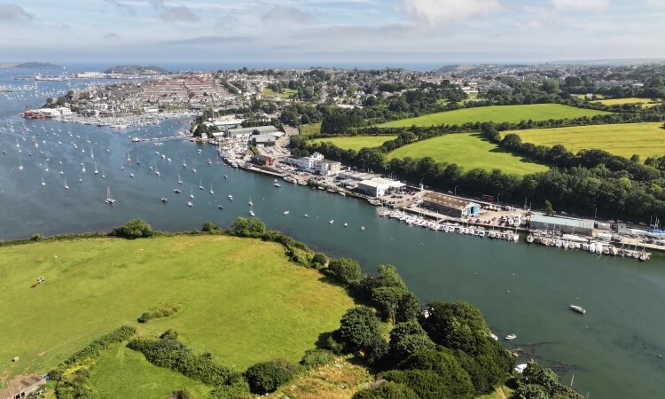Yacht and Motorboat launch and recovery in Falmouth